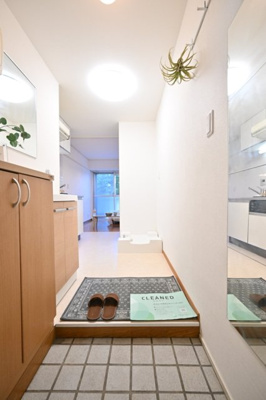 【玄関】 | 池田山スカイマンション | ※家具・小物はイメージです