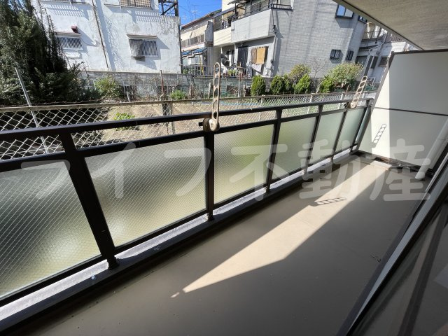 グリーンパークのバルコニー|お洗濯にも便利なバルコニー付き