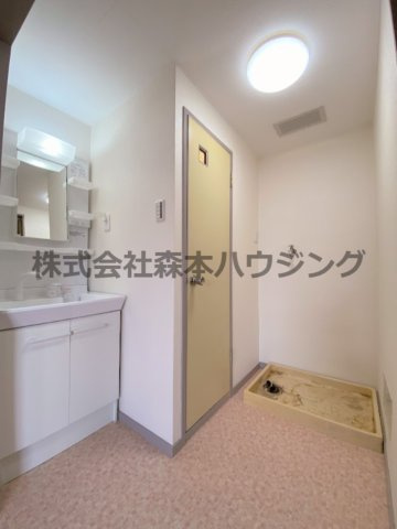 【洗面所】 | 　メゾン忍ケ丘 | 忙しい朝には欠かせない洗面所です