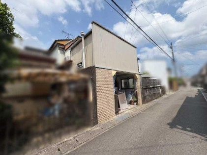 【解体更地渡し相談可】高知市佐々木町　中古一戸建ての前面道路含む現地写真|周囲に高い建物がなく陽当たりも良好♪