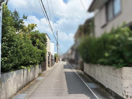【解体更地渡し相談可】高知市佐々木町　中古一戸建ての前面道路含む現地写真|落ち着いた住宅街。安心の住環境です☆