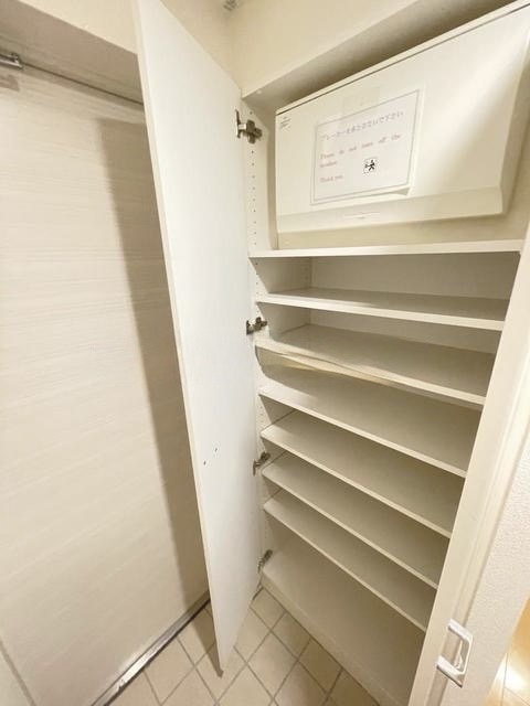 ザ・テラス千駄木の玄関|シューズボックス