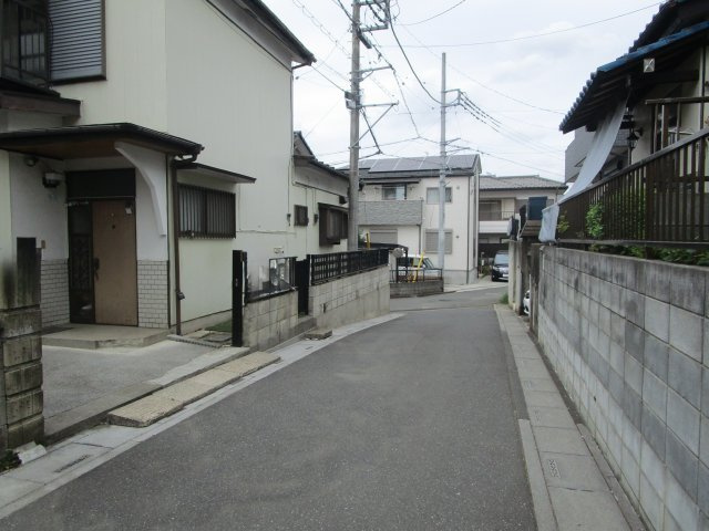 桶川市坂田西　売地の前面道路含む現地写真