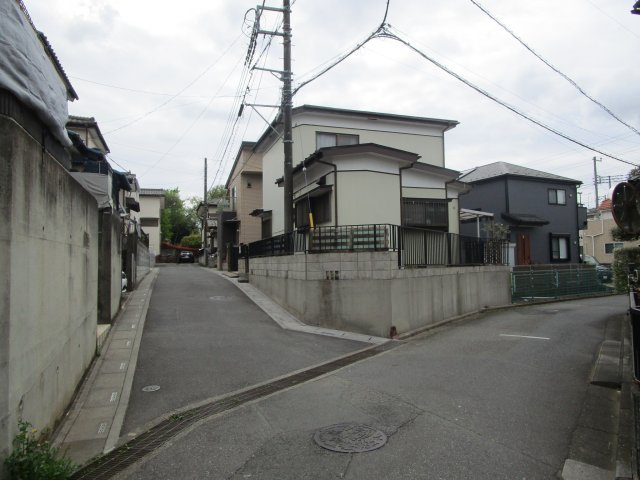 桶川市坂田西　売地の前面道路含む現地写真