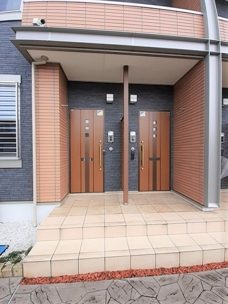 藤沢市石川３丁目のアパートのエントランス