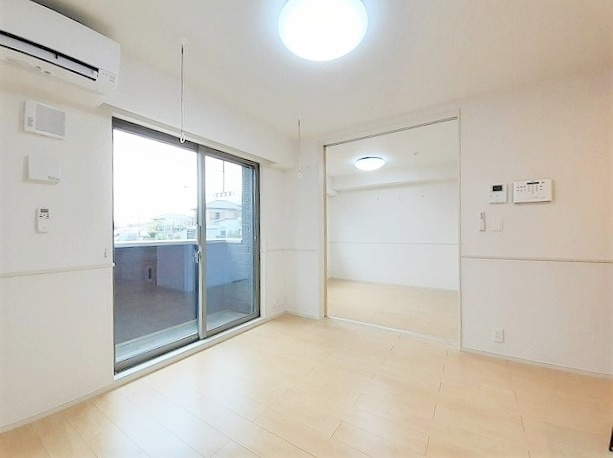 藤沢市石川３丁目のアパートの居間・リビング