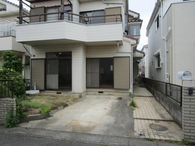 桶川市末広　中古戸建の駐車場
