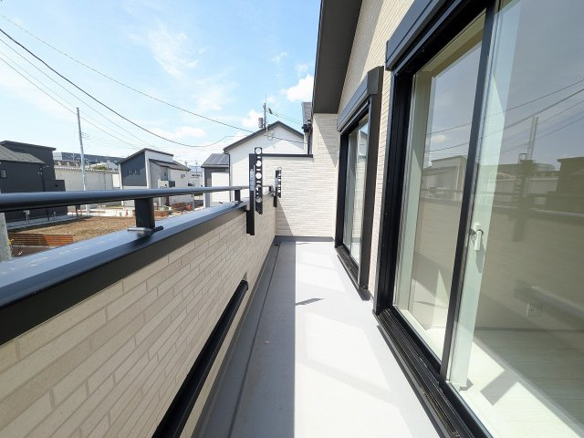 八王子市　石川町　新築一戸建てのバルコニー|～陽当たりの良いバルコニー　洗濯物がよく乾きそうです～