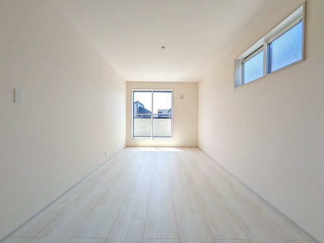 八王子市　石川町　新築一戸建ての寝室|～2階8.75帖の主寝室　ベッドなど大型家具のレイアウトもしやすい広さです～