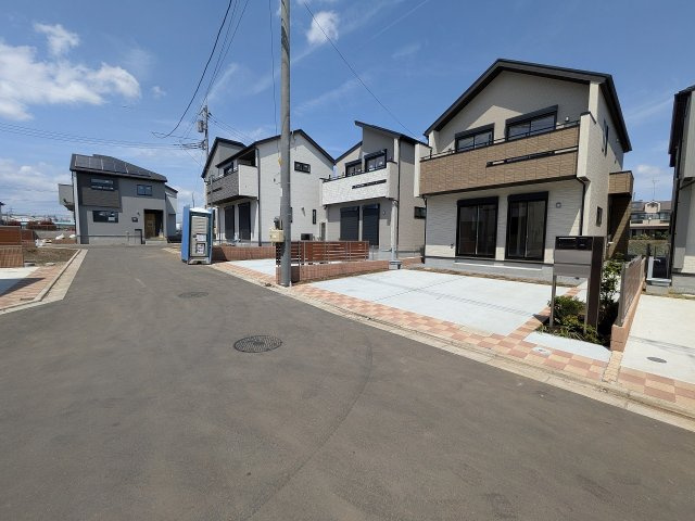 八王子市　石川町　新築一戸建ての前面道路含む現地写真|～南側5ｍ道路に面しています～