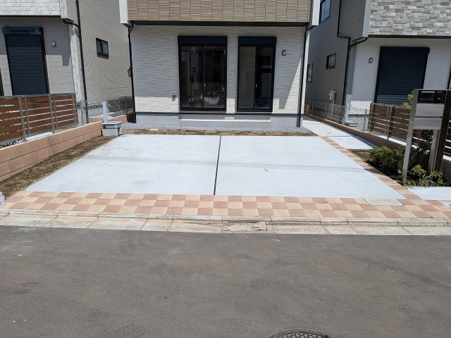 八王子市　石川町　新築一戸建ての駐車場|～並列2台駐車可能カースペース～