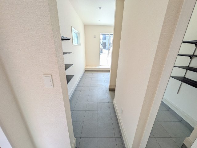 八王子市　石川町　新築一戸建ての玄関|～収納タップリのマルチエントランス～