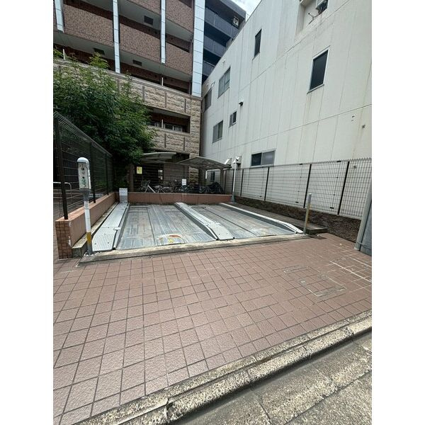 プレサンス大須観音駅前サクシード　名古屋市賃貸　仲介手数料無料の駐車場