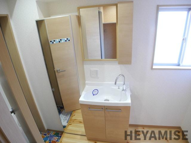 海ビルの洗面所|※同間取りの別の階のお部屋の画像です※