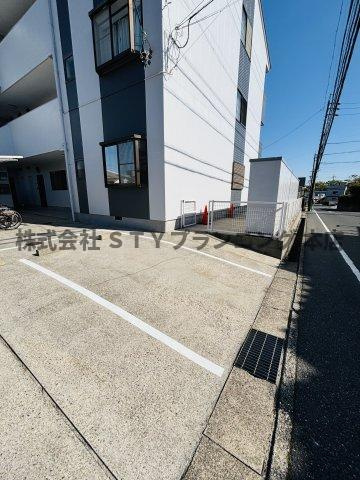 仲介手数料0円！メゾン晃梅の駐車場