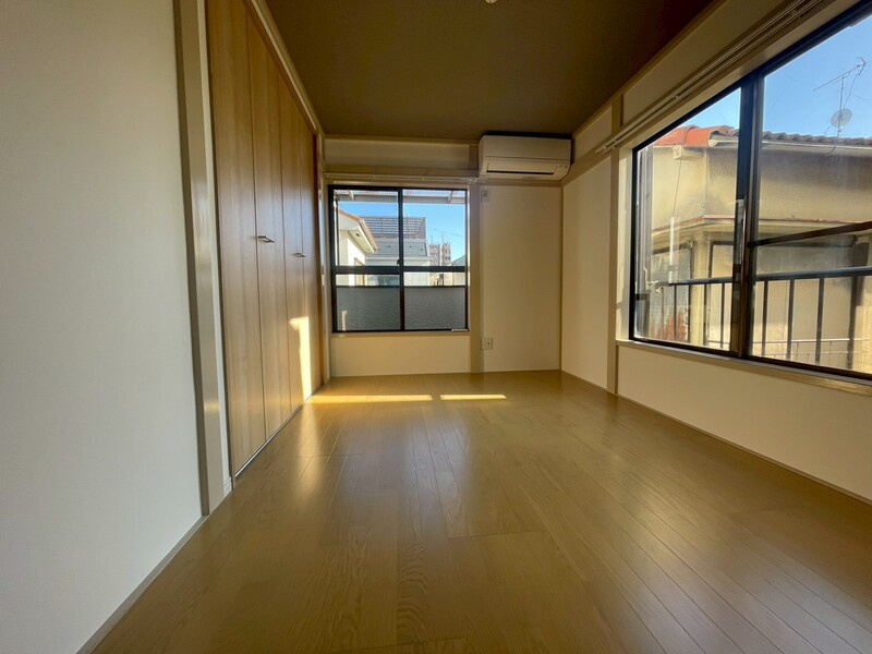 北区上十条戸建ての洋室