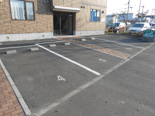 ポラリスの駐車場