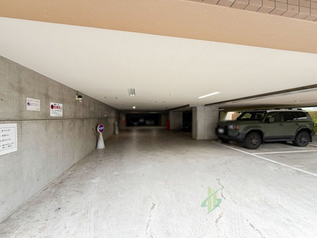 クリオ恵比寿弐番館の駐車場