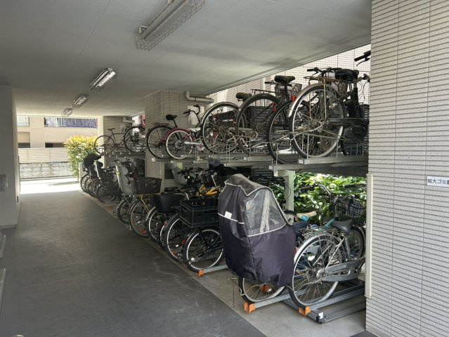 アトラス日暮里マスターコートの駐車場