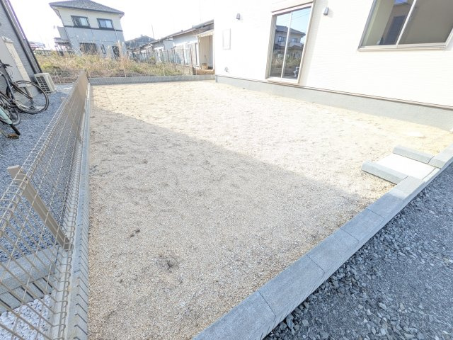 小美玉市上玉里　第2　新築戸建て　1号棟の庭|日当たりや広さを現地で体感してください。理想のガーデニングや家庭菜園を始めてみませんか。