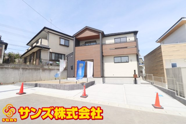 郡山市安積町南長久保１丁目2期　　　２号棟　　　安積第３小学校、安積第２中学区の外観|南東側から見た駐車場を含む外観♪