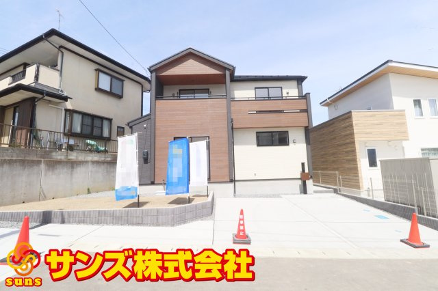郡山市安積町南長久保１丁目2期　　　２号棟　　　安積第３小学校、安積第２中学区の外観|南側から見た駐車場を含む外観♪