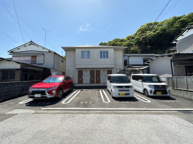 シャーメゾン チェリーの駐車場