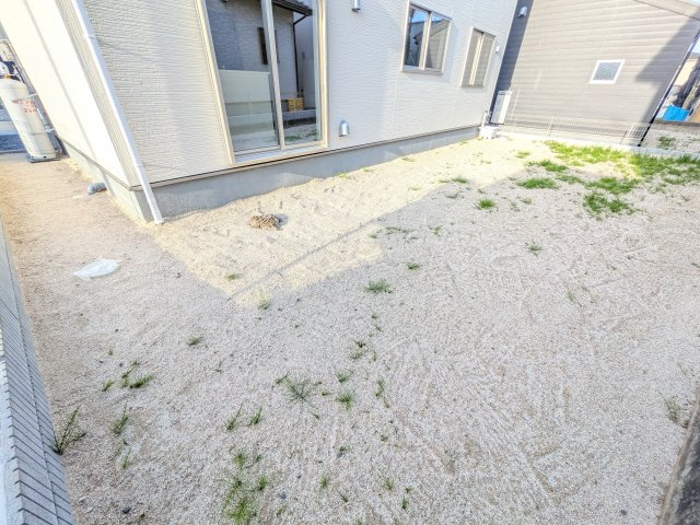 石岡市府中　第1　新築戸建て　2号棟の庭|日当たりや広さを現地で体感してください。理想のガーデニングや家庭菜園を始めてみませんか。