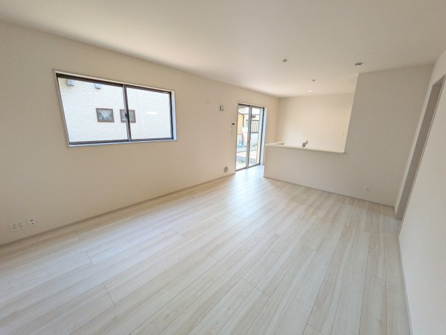 石岡市府中　第1　新築戸建て　2号棟の居間・リビング|南向きで明るく陽当たりの良いリビングです♪