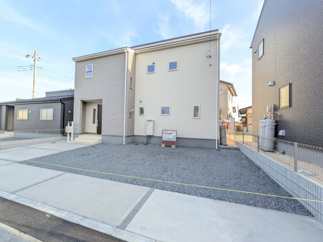 石岡市府中　第1　新築戸建て　2号棟の外観|【月々4万円台〜】
写真だけでは伝わらない快適さを、ぜひ現地で体感しませんか？
即日見学可能です！平日のご案内も可能です♪
お気軽にお問合せください！