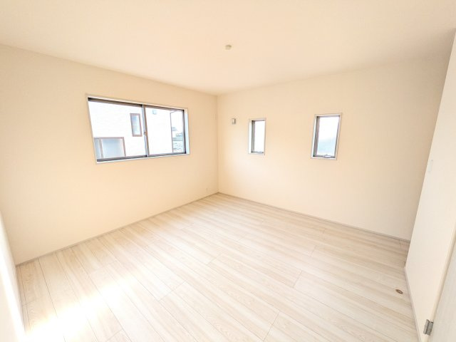 石岡市府中　第1　新築戸建て　2号棟の洋室|たっぷりの陽光と心地よい風が入る２面採光。
毎朝、爽やかな目覚めをサポートする、快適なベッドルームです。