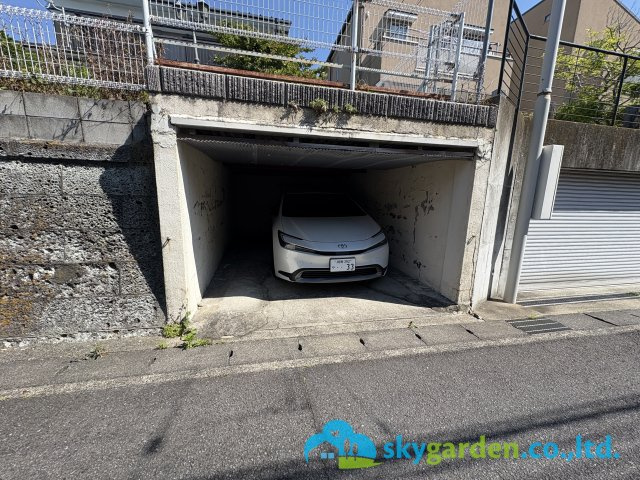 鎌倉市梶原三丁目　土地の外観|現況の地下車庫