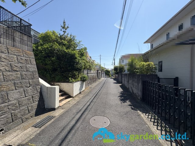 鎌倉市梶原三丁目　土地の前面道路含む現地写真|前面道路含む現地写真です