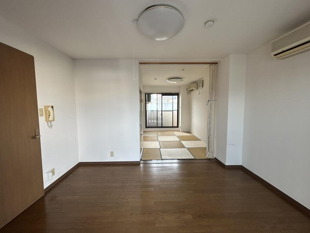 ツーバイホームビルの居間・リビング