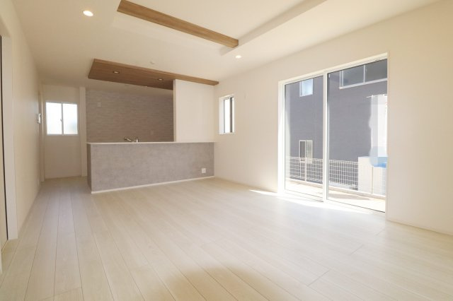 郡山市安積町南長久保１丁目2期　　　３号棟　　　安積第3小学校、安積第２中学区の居間・リビング