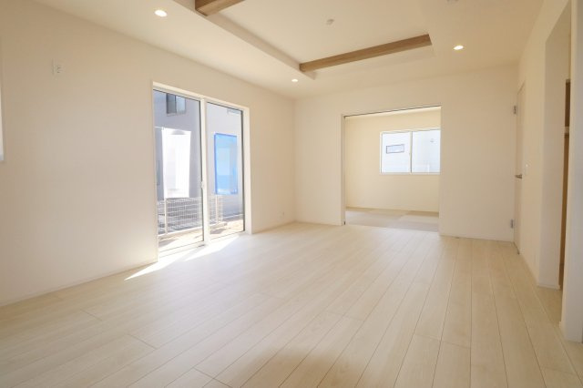 郡山市安積町南長久保１丁目2期　　　３号棟　　　安積第3小学校、安積第２中学区の居間・リビング