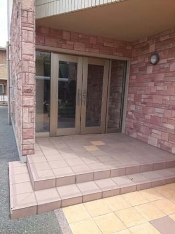 ドリーム　カミングⅠのエントランス|毎日通るエントランスはこのようになっています