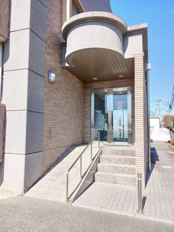 レルベ保田窪のエントランス|毎日通るエントランスはこのようになっています