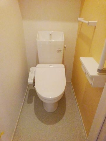 メゾン・ボヌール峯のトイレ|清潔感のあるトイレです