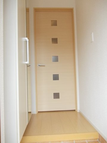 プラシード江津Ｂの玄関|きれいな玄関です