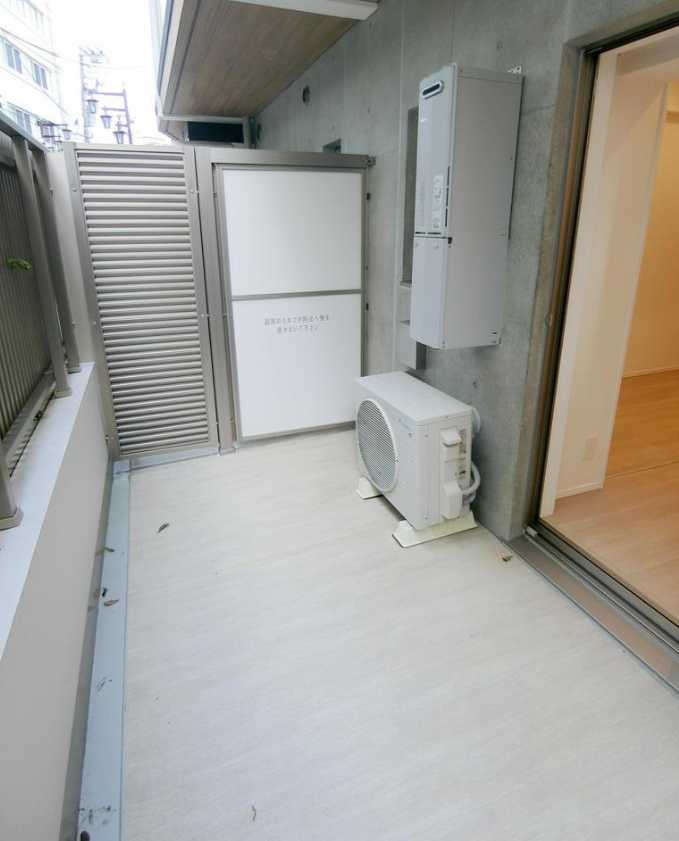 イプセ三軒茶屋　築浅　ネット無料　デザイナーズ　楽器相談のバルコニー