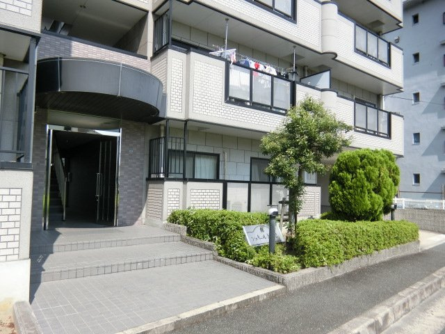 シェリール河崎2のエントランス