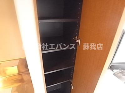 【エントランス】 | ラ・セゾン | 落ち着いたエントランスです