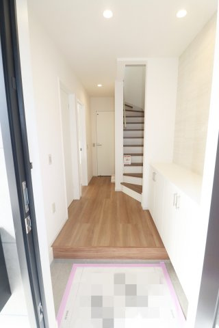 郡山市富久山町福原字水尾沢　　　  １号棟　　行健小学校、行健中学区　の玄関|※同社施工例