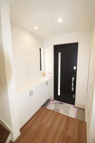 郡山市富久山町福原字水尾沢　　　  １号棟　　行健小学校、行健中学区　の玄関|※同社施工例
