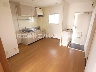 【居間・リビング】 | サニーハイツ大森台A | 使いやすいリビングです