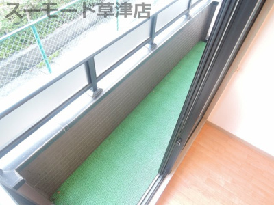 【バルコニー】 | ポピュレール | 外からの目が気にならないバルコニーで洗濯物が干せます