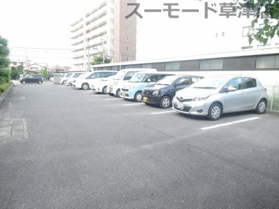 【駐車場】 | ポピュレール | 車をお持ちの方に嬉しい駐車場付きの物件です