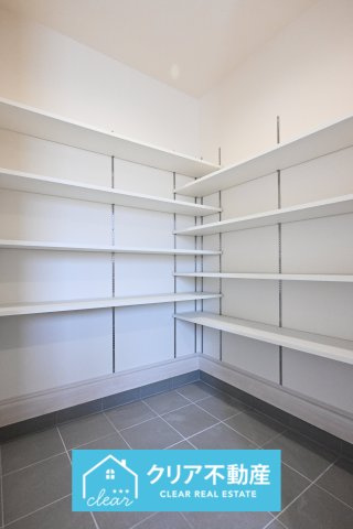 【玄関】 | 第１伊勢崎国定　リーブルガーデン | 大型のシューズボックスがあるので、家族全員の靴をしっかり収納！玄関スッキリ！