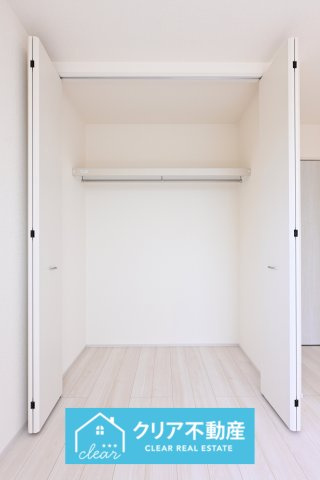 【洋室】 | 第１伊勢崎国定　リーブルガーデン | 広々としたクローゼットでお部屋はいつでもスッキリクリアに！